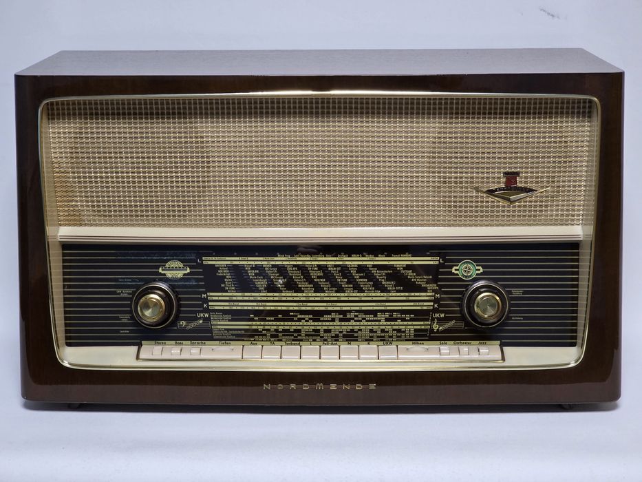 Rádio antigo reparado Nordmende