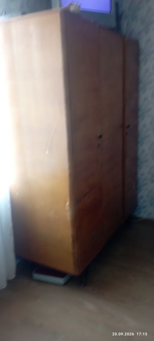 віддам меблі в добрі руки. Кропивницький. Самовивіз. Крісло качалка, шкаф, диван