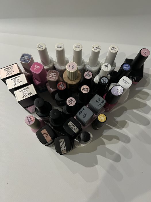 Продаю материалы для маникюра