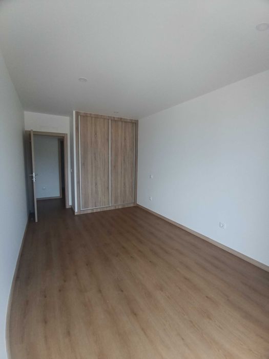 Arrenda-se T2 - Gandara Olivais (perto Escola Sec. Afonso Lopes Vieira)