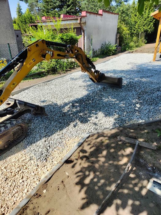 usługi minikoparką wynajem prace ziemne niwelacje terenu koparka wykop