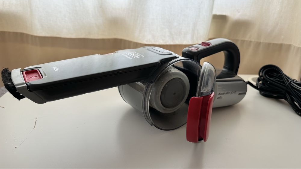Aspirador de carro Black & Decker Pivot 12V