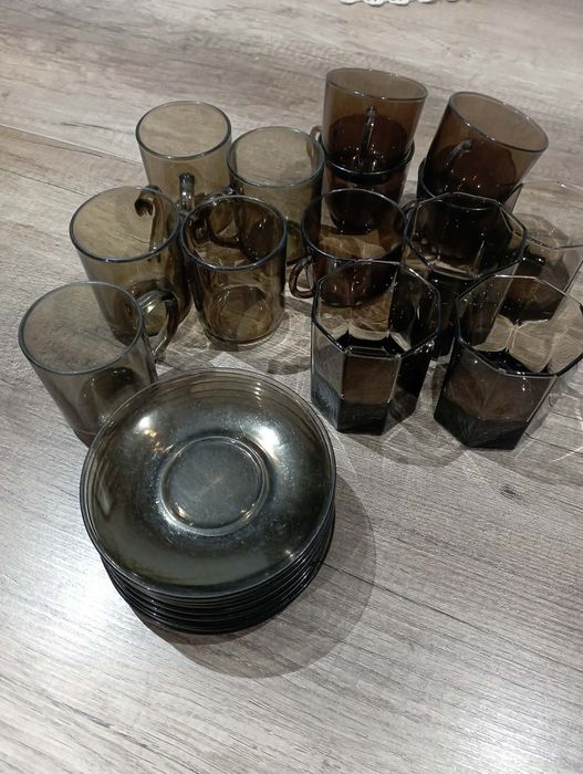 Oddam szklanki i talerzyki