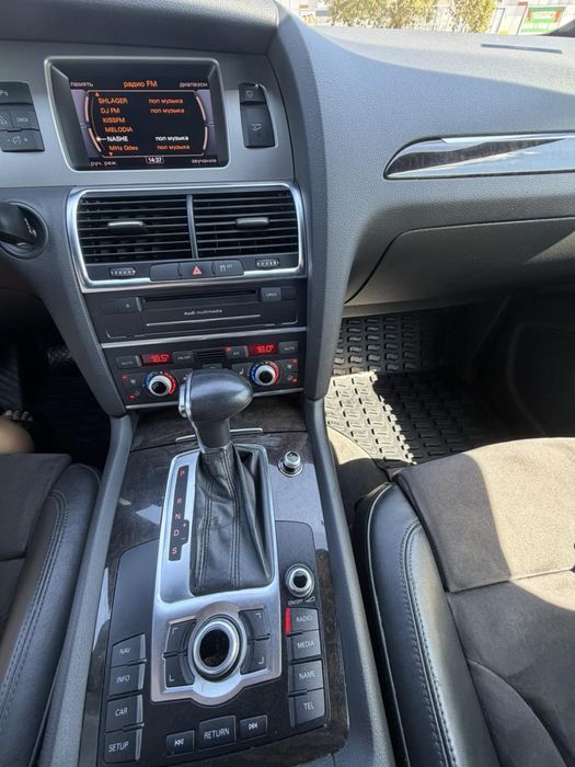 Продам машину  Audi Q7