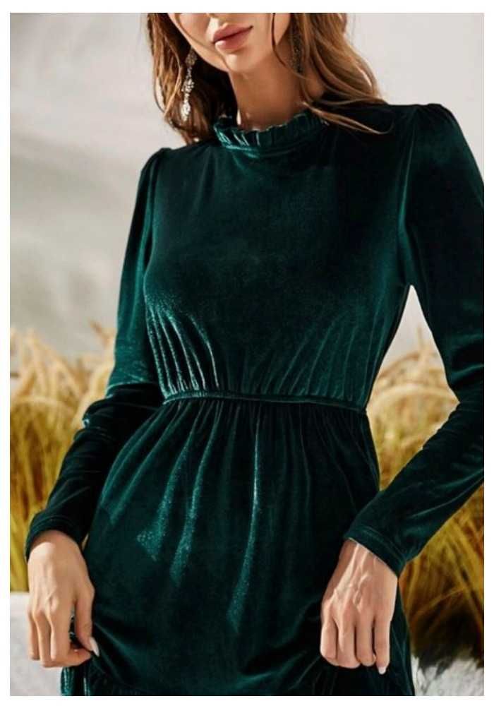 Изумрудное зеленое бархатное платье с разрезом 