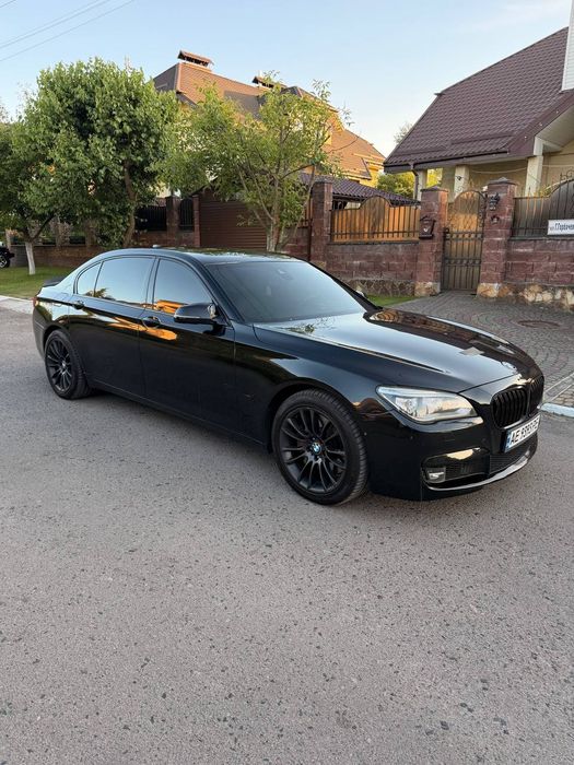 Бмв. Bmw 7 автомобіль
