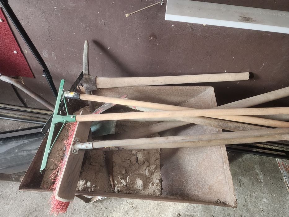 Łopaty i inne  tego typu rzeczy