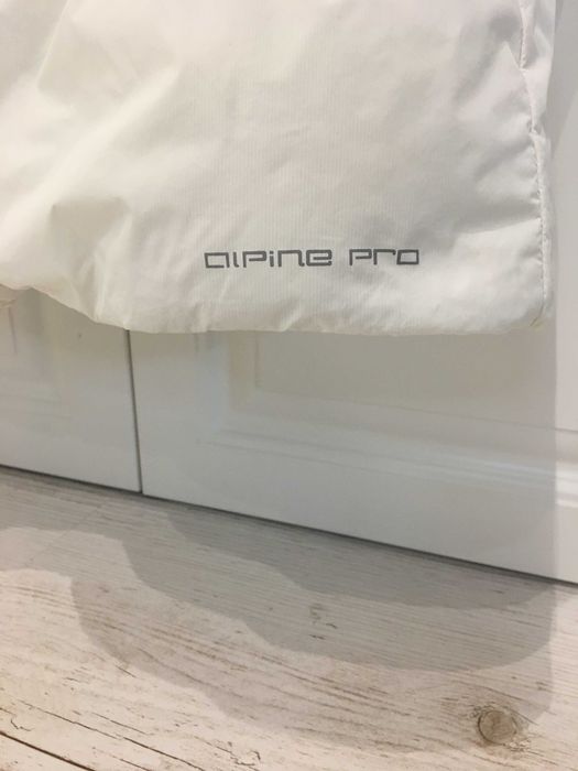 Жилетка белая на синтепоне "Alpine Pro" XL Отличное состояние