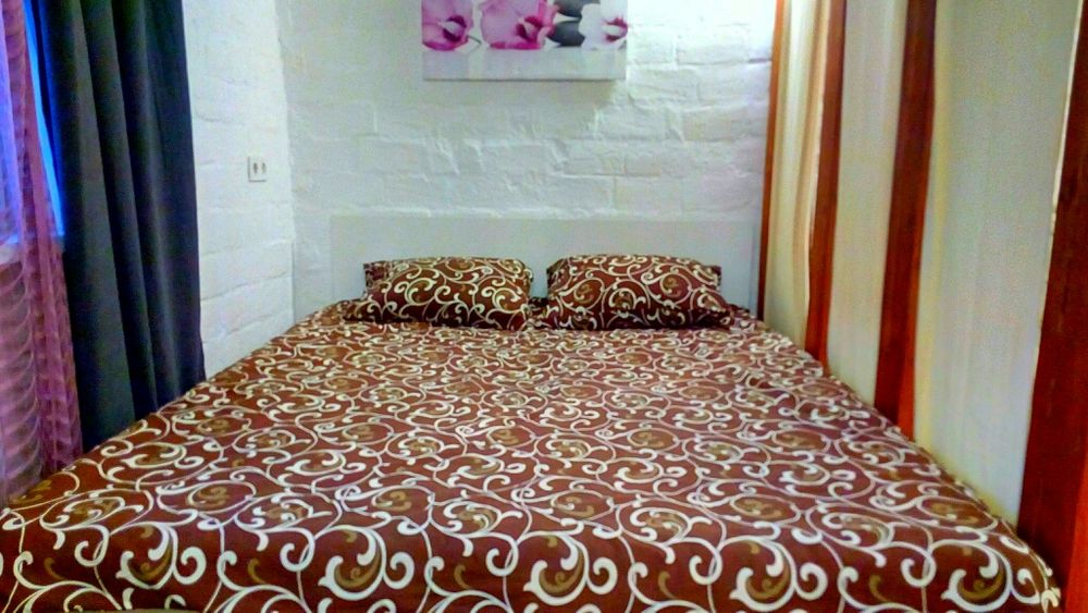 1-кім. Пивзавод, "Лагуна". ДЗЕРКАЛЬНА СТЕЛЯ. Подобово, погодинно.