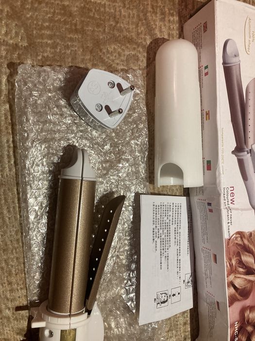 Плойка або щипці для волосся