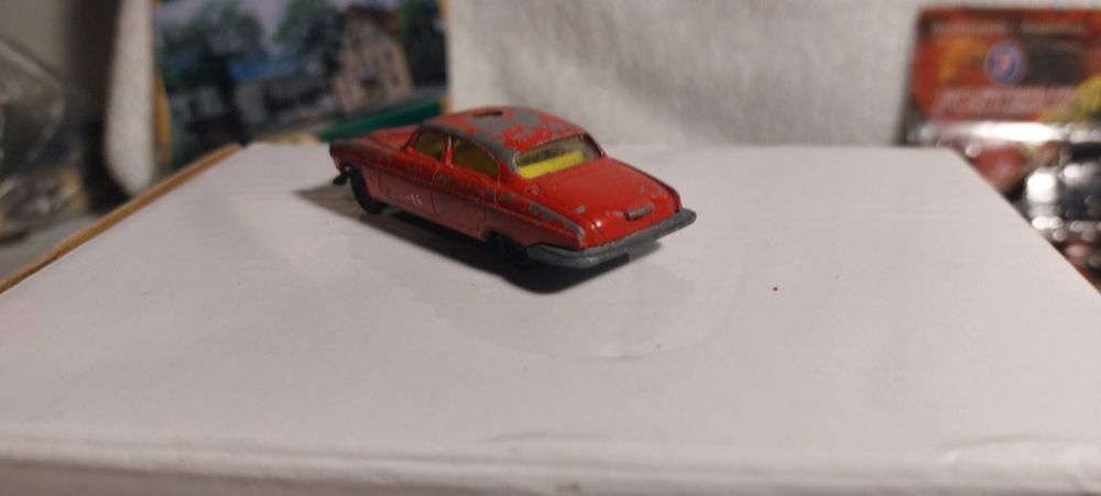 Zabytkowy samochód zabawkowy Husky Jaguar MK. 10 z 1965 r
