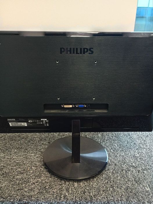 4 Monitory 22" Dell P2217H i 2 Philips 224E5 Full HD IPS