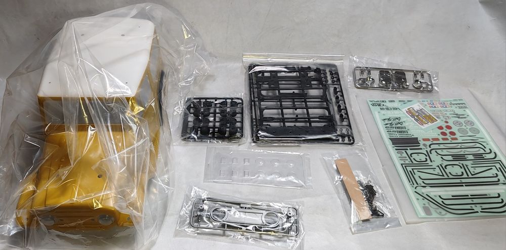 Tamiya Land Cruiser body 1/10 - pintado de fàbrica.Novo ainda embalado