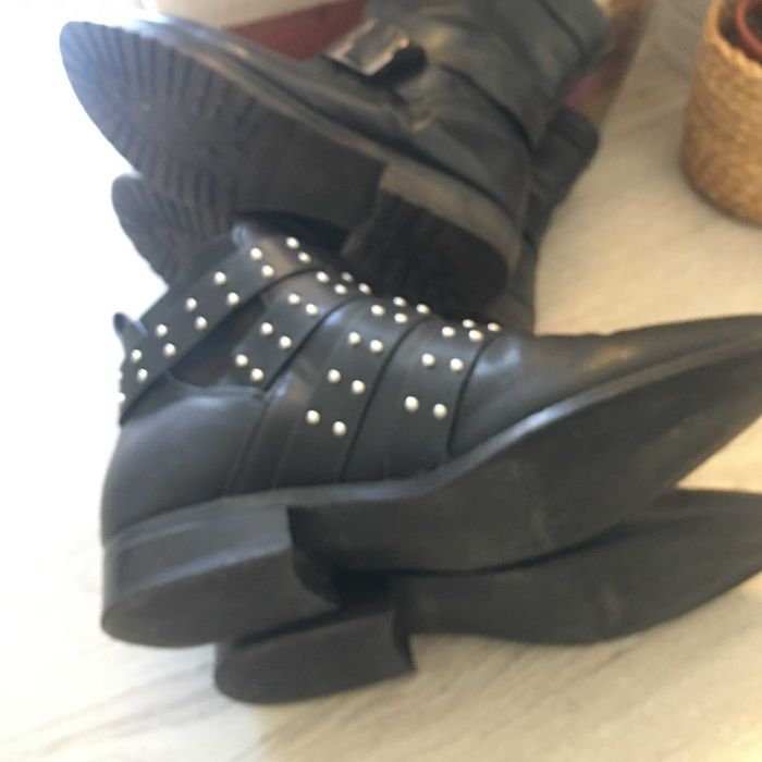 Botas pretas  2 pares  em pele n.36 ,cano curto,