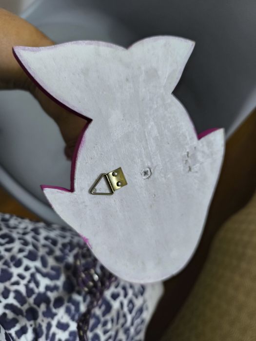 Cabide em madeira para quarto de criança