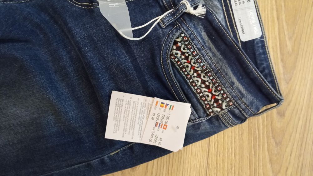 Nowe spodnie z haftem