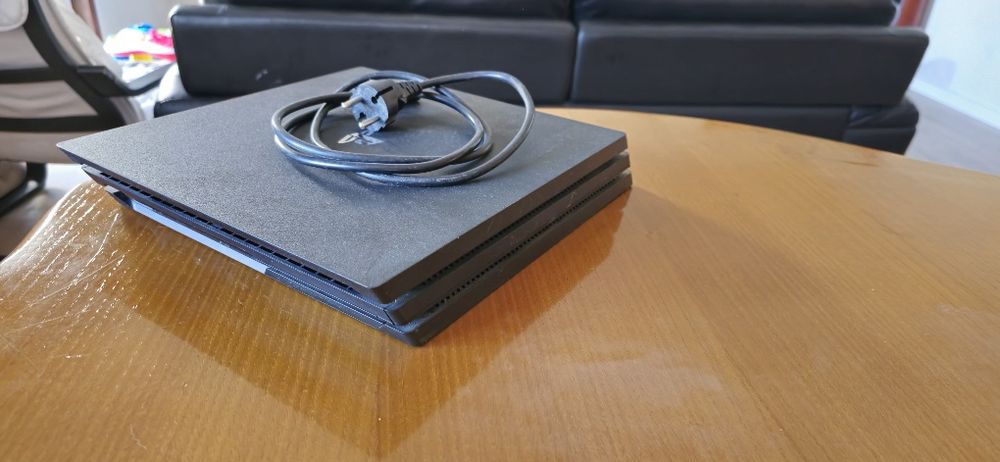 Ps4 pro ótimo estado