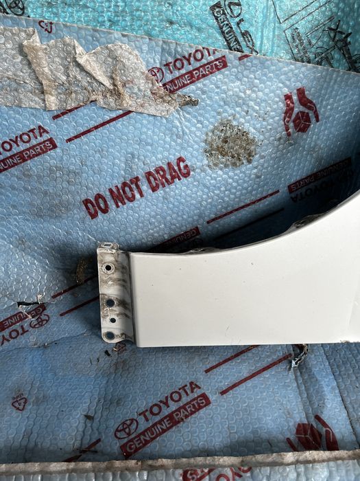 TOYOTA PRIUS IV błotnik przedni