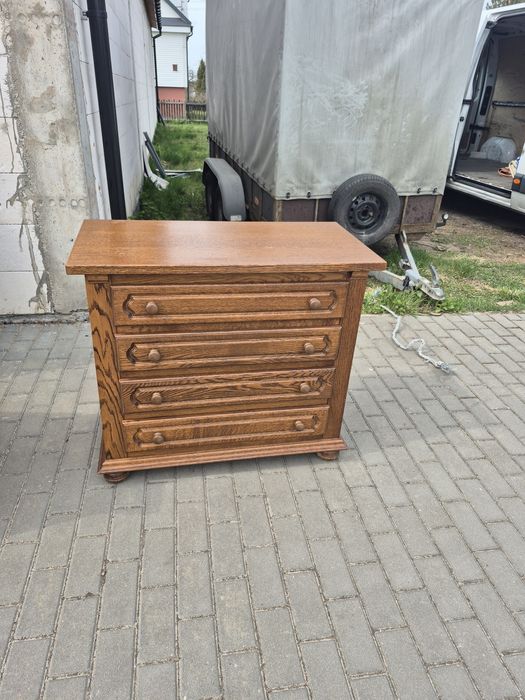 Ładna szafka bielizniarka