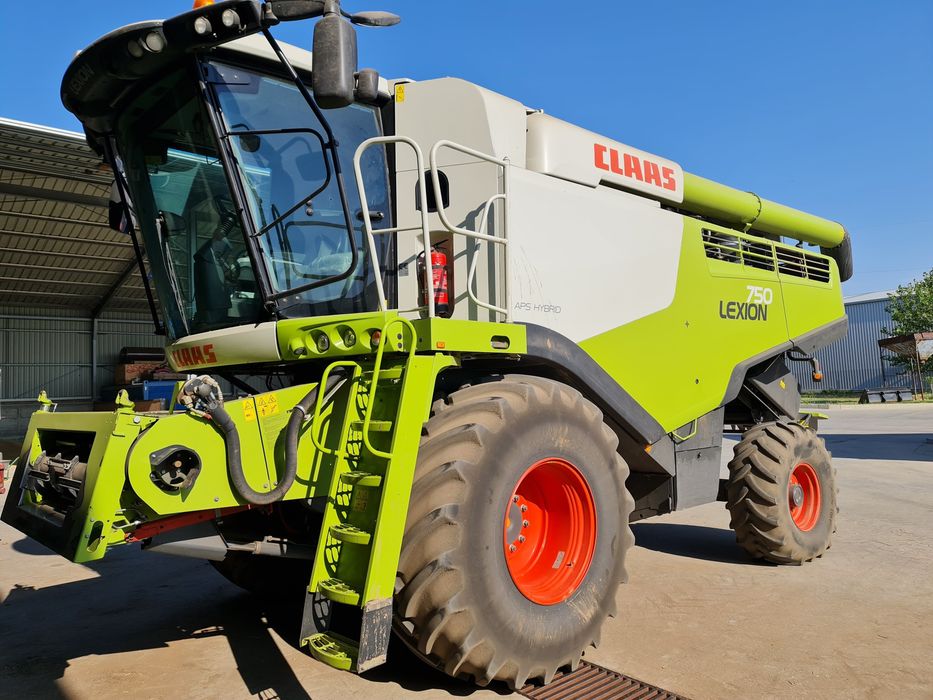 Комбайн Claas Lexion 750