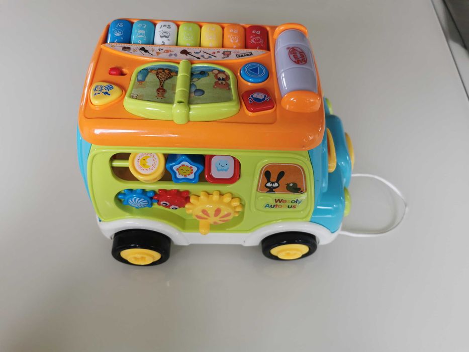 Zabawka wesoły autobus
