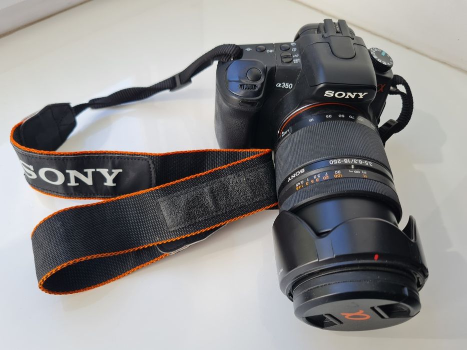Фотоапарат Sony Alpha DSLR A350 з об'єктивом Sony 18-250mm f/3.5-6.3