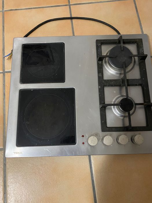 Placa de indução com 2 bicos a gás da marca Teka
