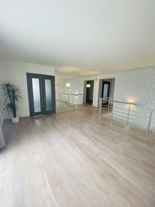 Оренда будинку 4+ кімнат