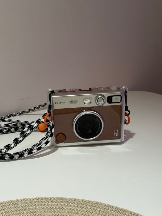 Фотокамера миттєвого друку fujifilm instax mini evo