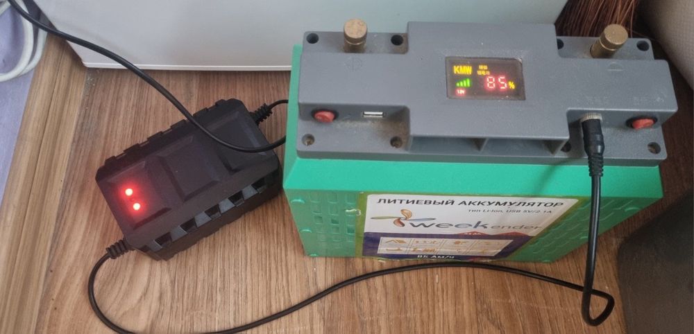 Літій-іонний акумулятор Weekender LI-ION 85AH + заряджання 12V10A