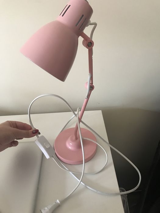 Candeeiro de mesa secretaria cor-de-rosa pastel El corte ingles