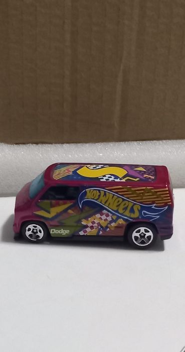 Dodge van hot wheels