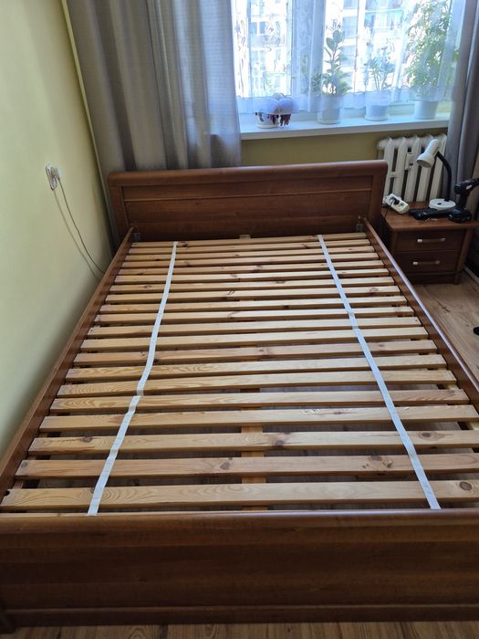 Łóżko drewniane 140x200 – stelaż w zestawie, bez materaca.
Sprzedam uż