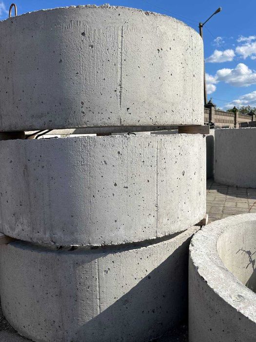 Кільця бетонні. Бетонні кришки.Люки. Труби. В наявності Сарни.Доставка