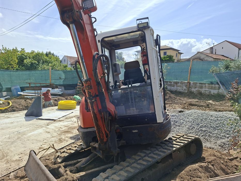 Mini giratória kubota 4t