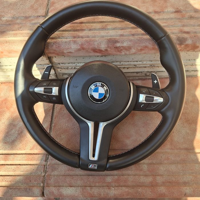 Спортивне M-кермо  F серії  BMW з пелюстками