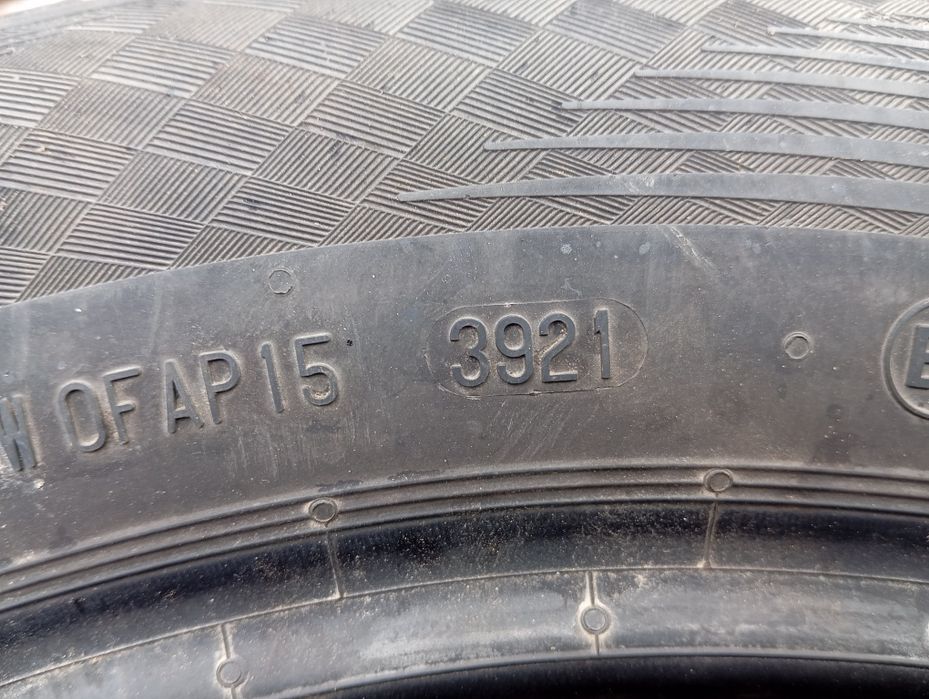 Шини літні 215/55/16 у доброму стані без порізів