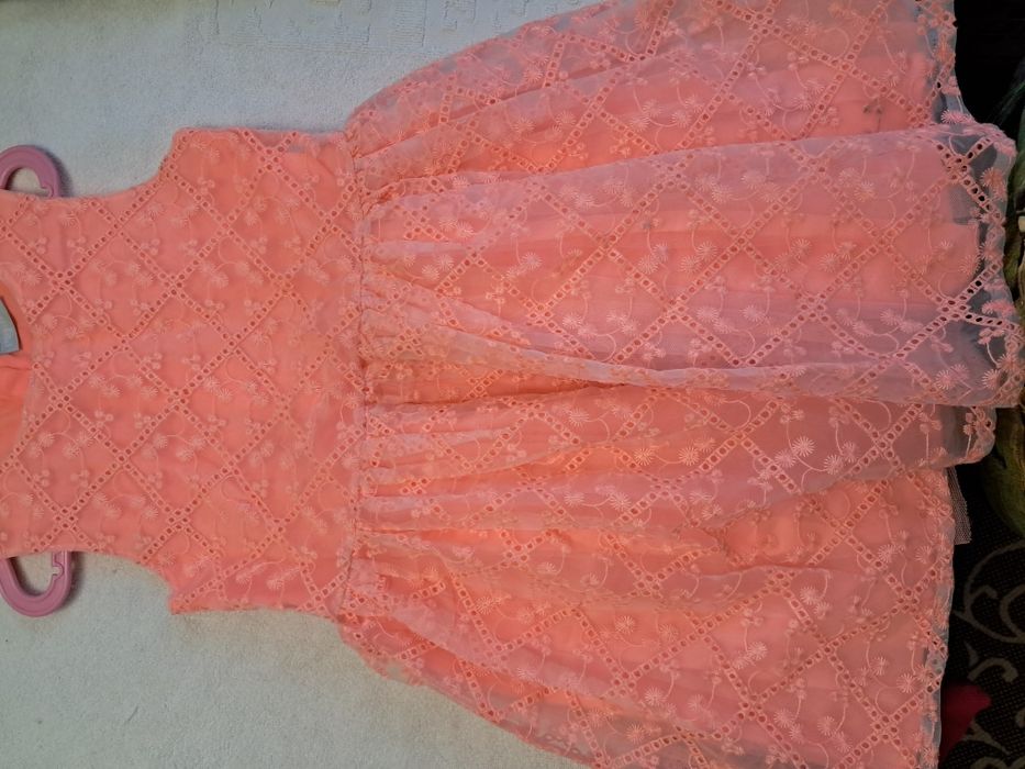 Гарненьке дитяче платтячко