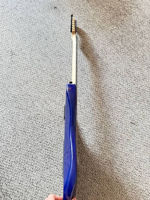 Нова електрогітара