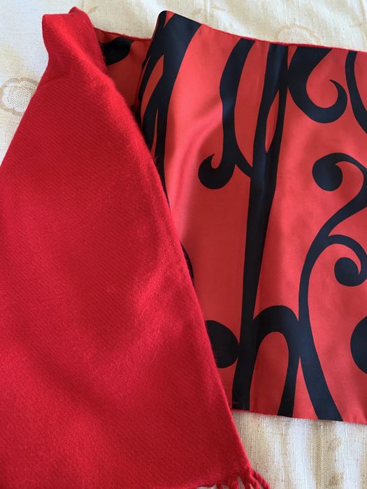 Lenço vermelho com 2 faces