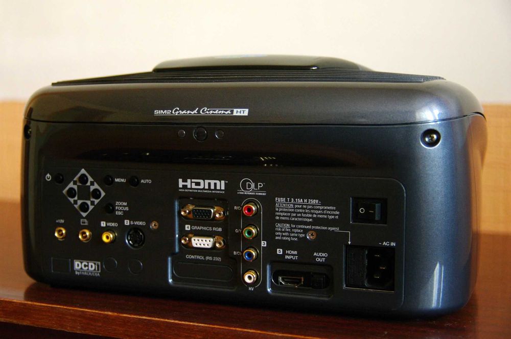 Проектор SIM2 для домашнього кінотеатру. MADE IN ITALY