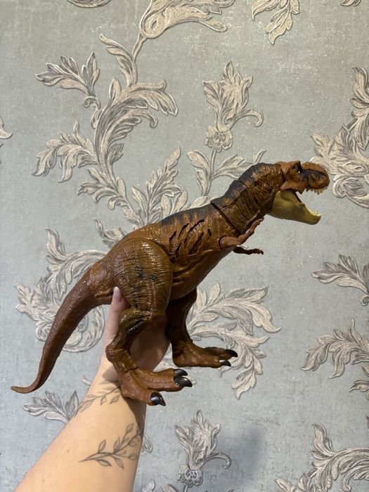 Фірмовий динозавр