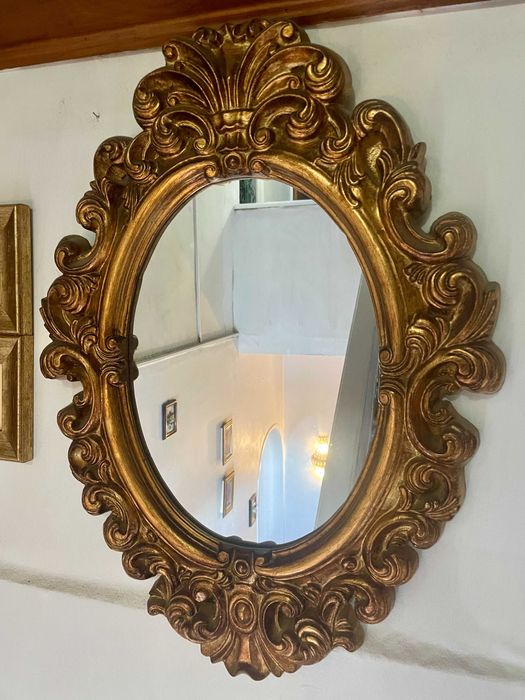 Espelho com Moldura Dourada