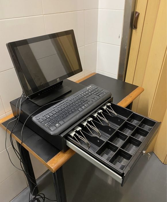 Computador com caixa regitradora