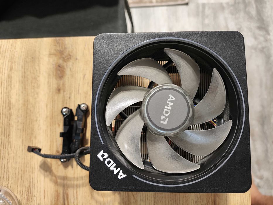 Chłodzenie CPU AMD Wraith Prism