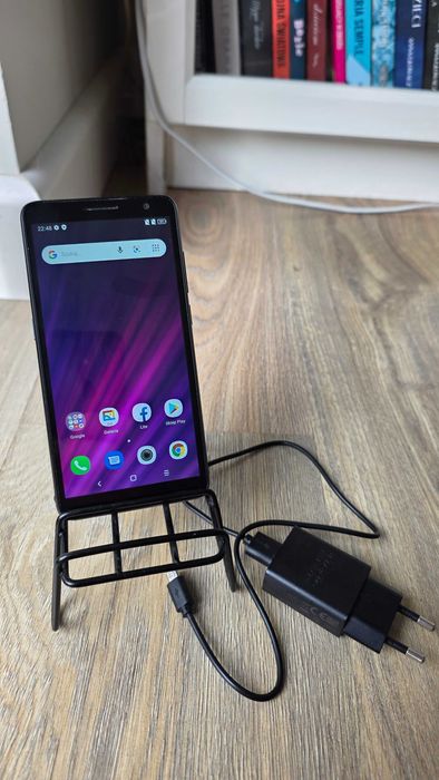 Telefon komórkowy Alcatel 2000H wraz z ładowarką