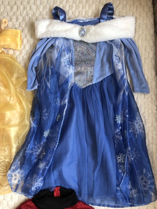 Новорічні сукні принцес Disney та костюм Леді Баг