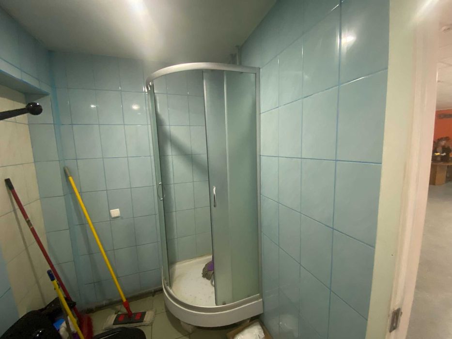 ОРЕНДА фасадного нежитлового приміщення вільного призначення до 100м.