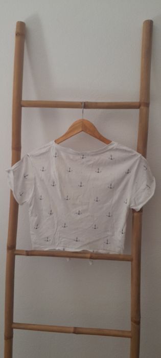 Tshirt Bershka motivos âncoras, com nó à frente