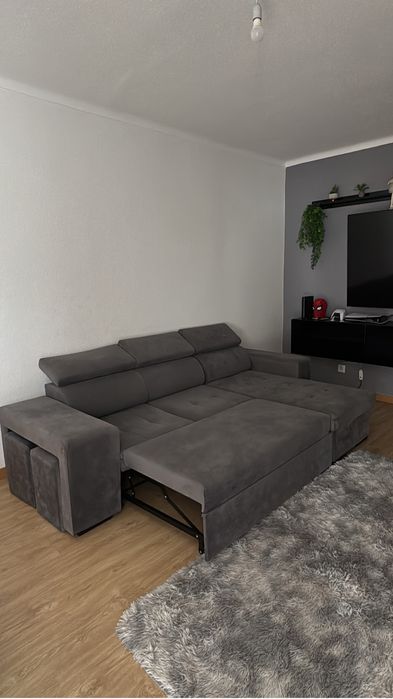 Sofa usado, poucas marcas de uso.